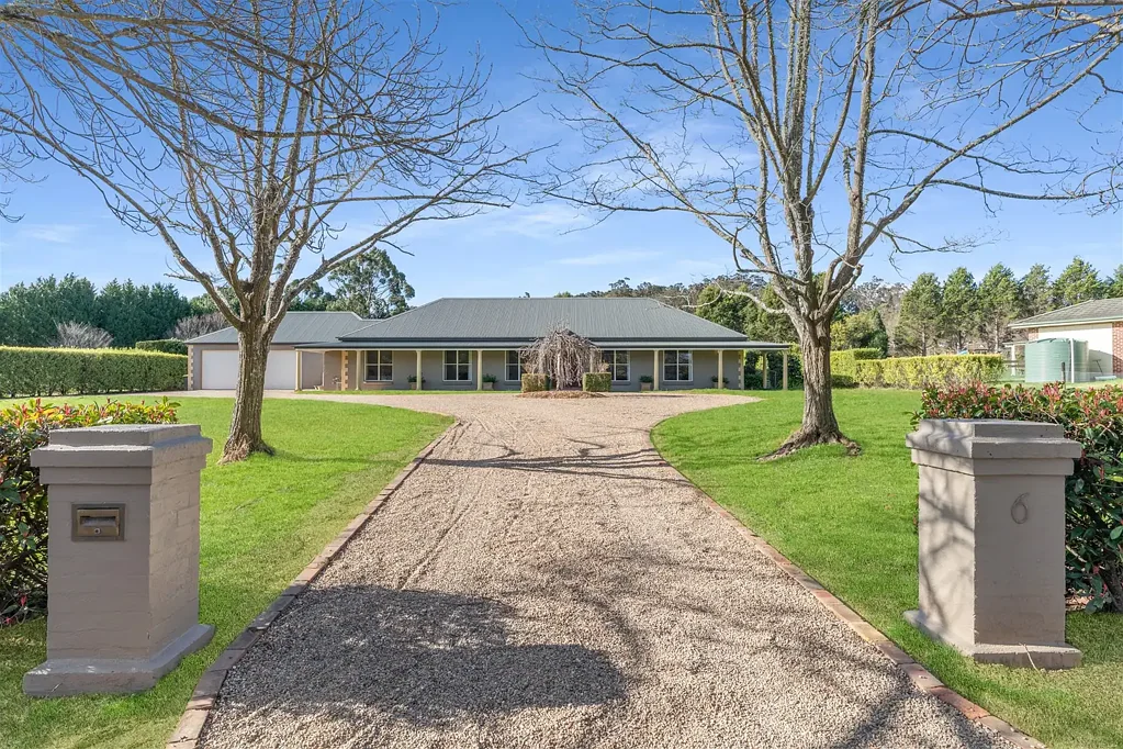 Bowral 5房  Privately designed and masterbuilt