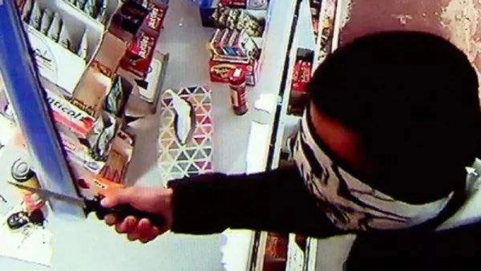 悉尼华人店铺遭歹徒持械抢劫!9岁女孩临危不惧,挺身而出保护家人!