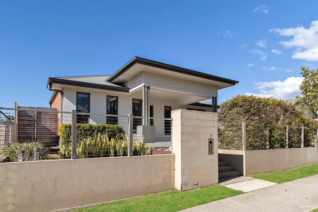 North Rothbury 4房  Stylish First-Home Gem or Savvy Investment in Well-Connected Location