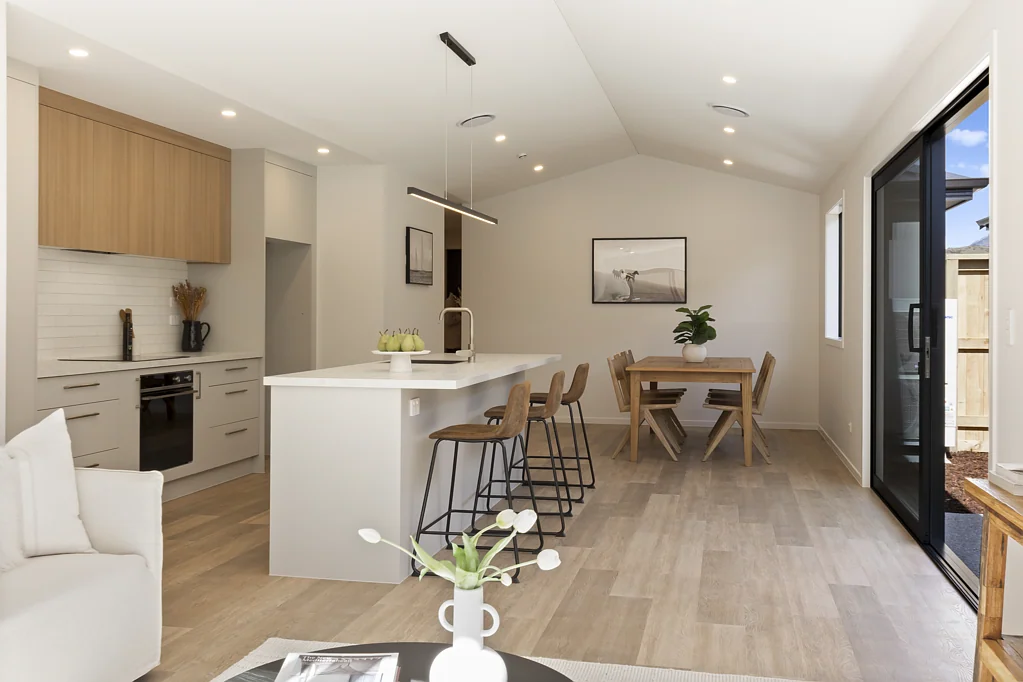 Jacks Point 4Moenga Brand-New, Contemporary Home and Income