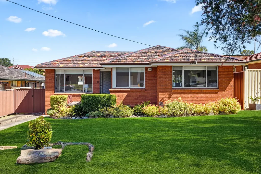 Greystanes 3غرفة نوم Fresh, North Facing Home - with DA Approval For A Custom Home