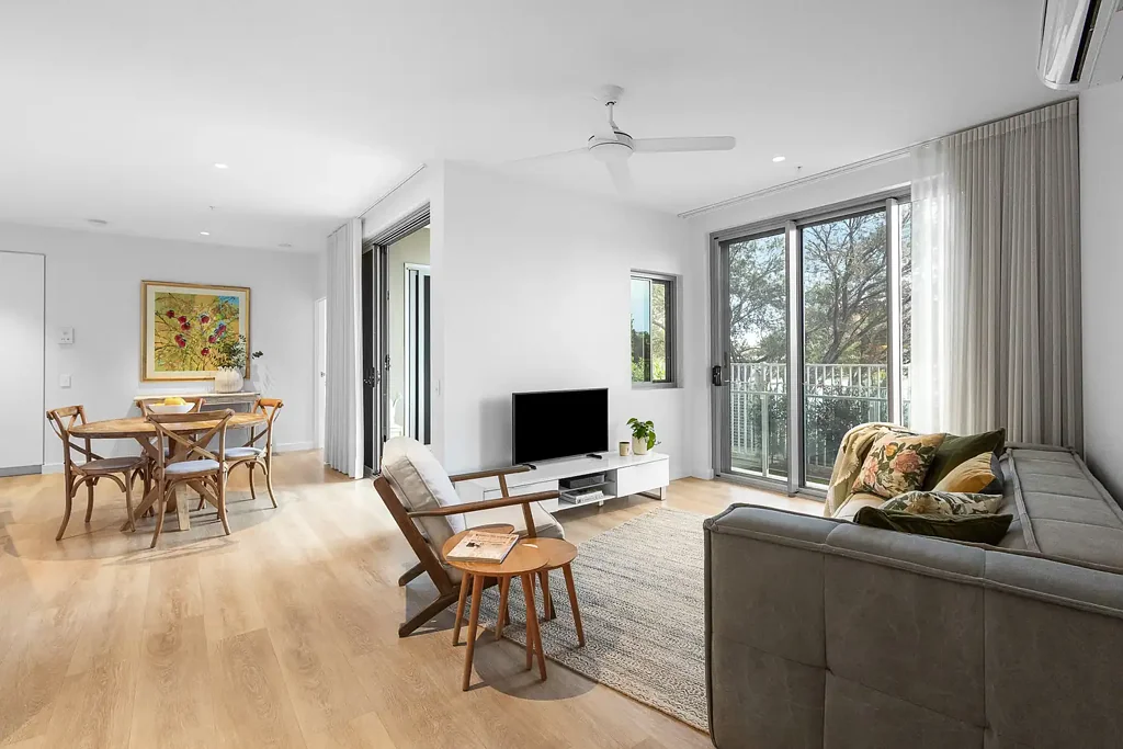 Maroochydore 3Zimmer Rare Ground-Floor Waterfront Gem with a Fenced Yard!