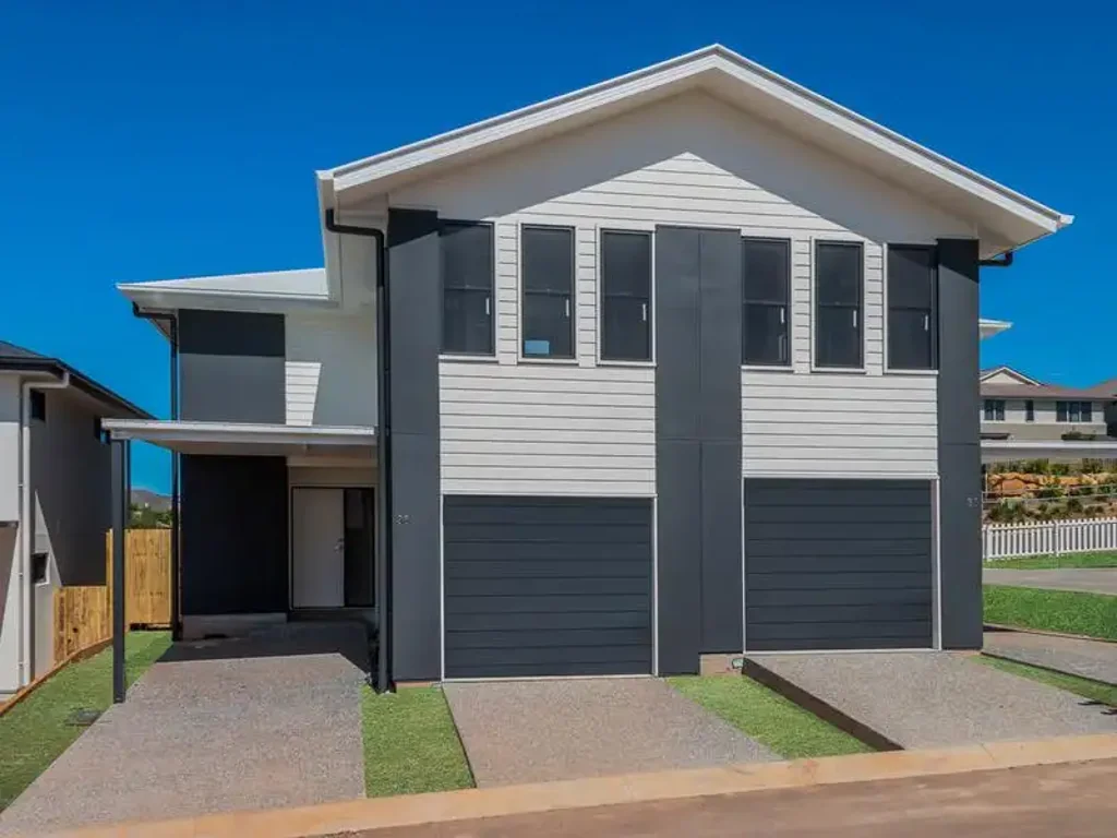 Spacious Townhouse Living in an Unbeatable Griffin Location!