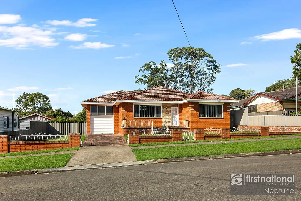 Spacious & Sunlit Family Home – In Sought-After Girraween School Catchment
