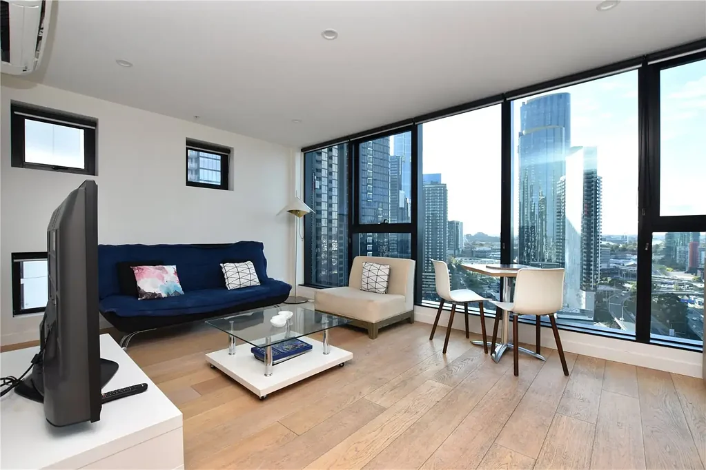 Bright and Cheerful Two Bedroom Apartment with Views of Botanic Gardens!