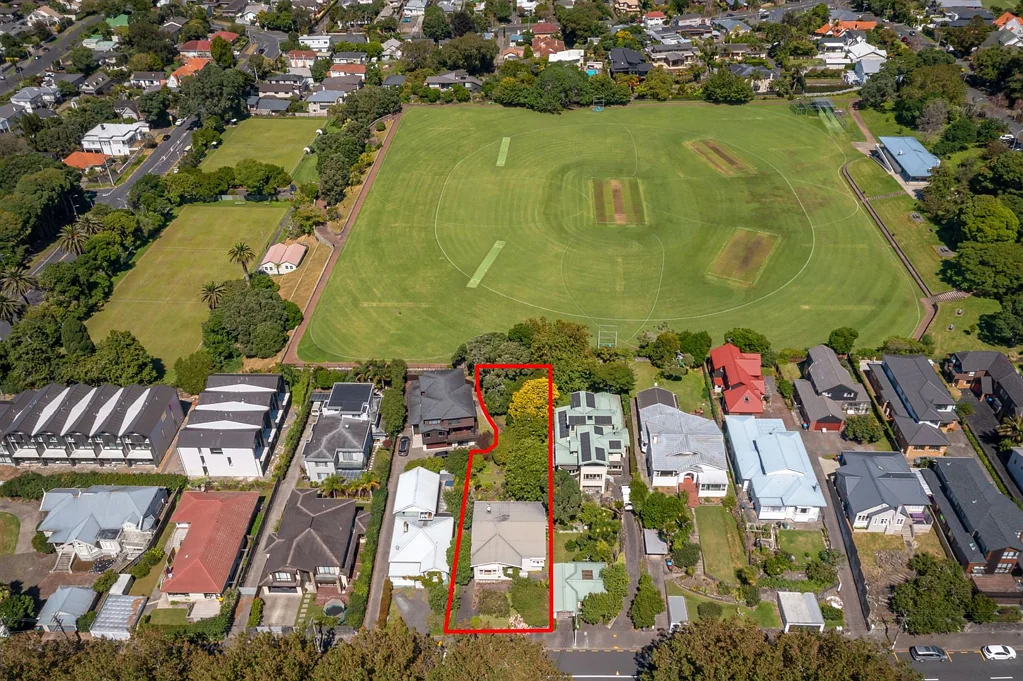Epsom 3 Slaapkamer Potential in Double GZ