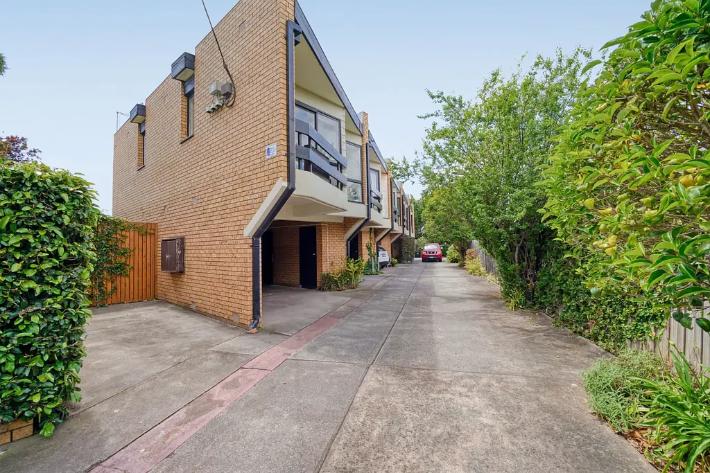 2/12 Balmoral Street, Essendon, VIC 3040