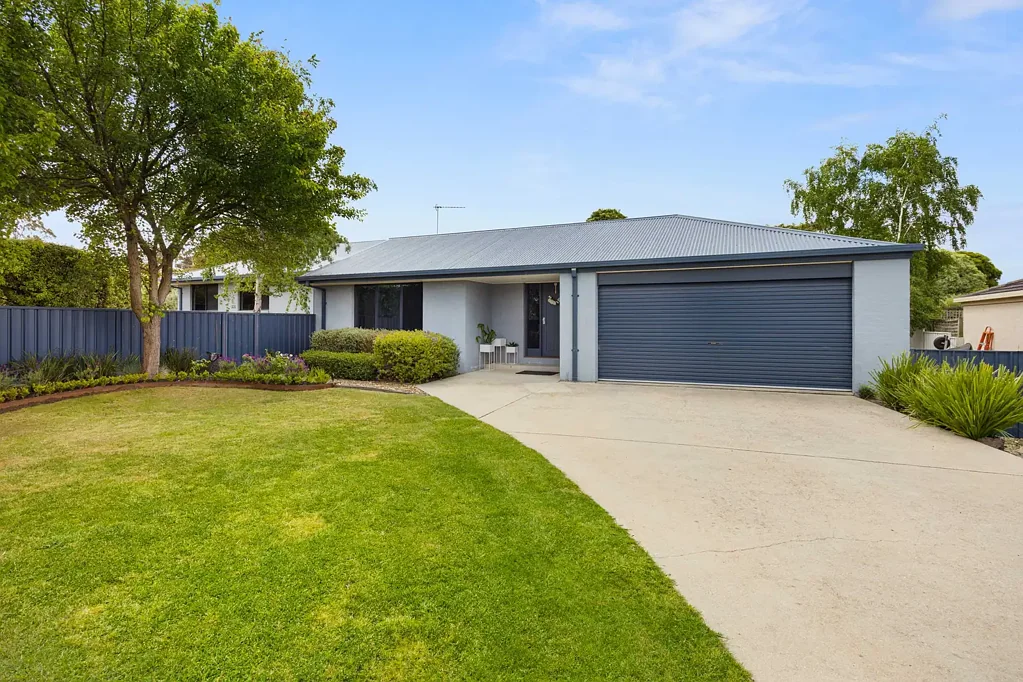 Ararat 3部屋 Custom Built Home in Sought After Location