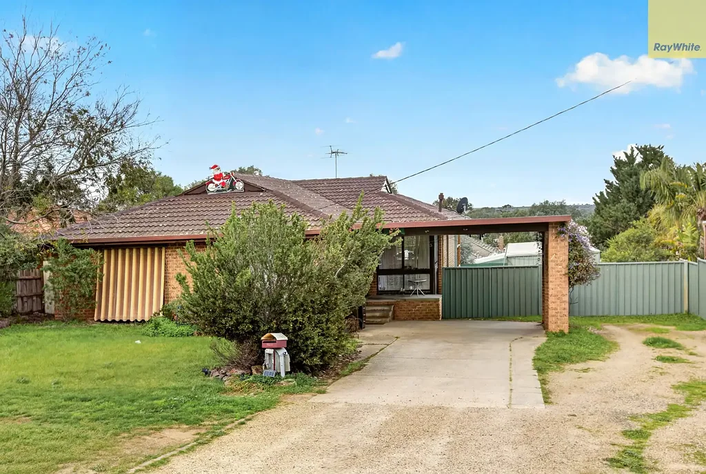 Maddingley 3 Slaapkamer RENOVATED HOME, HUGE BLOCK, SIDE ACCESS