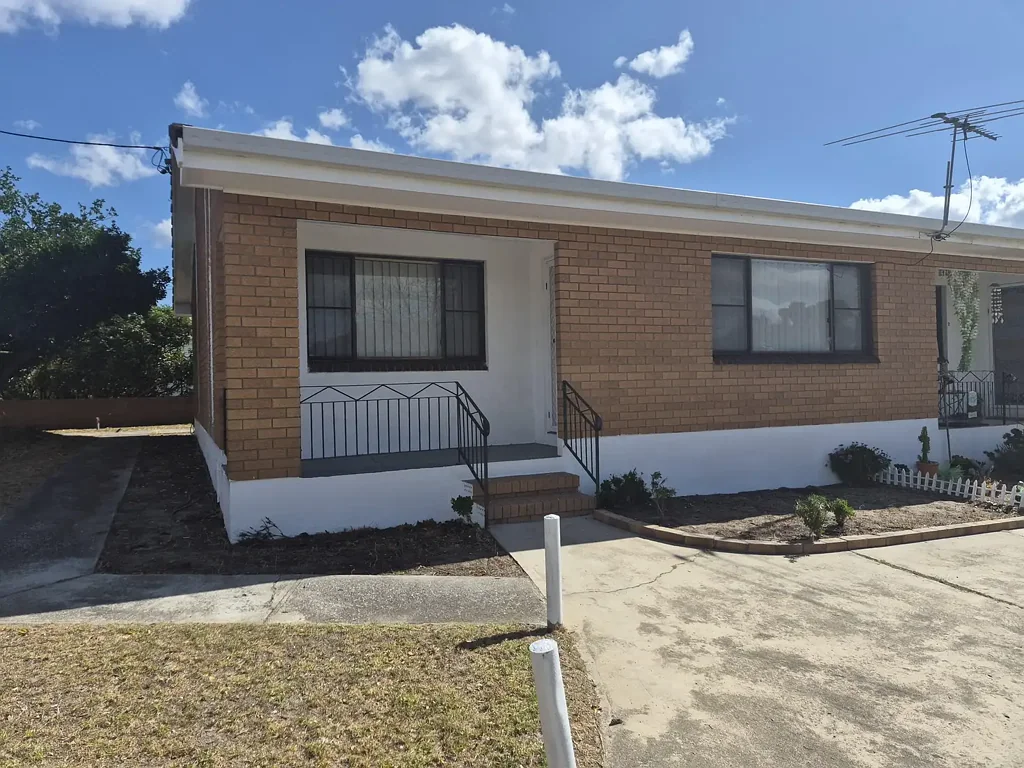 2 Bedroom unit walking distance to town center