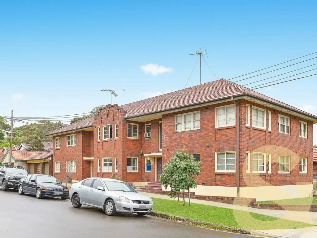 Spacious Art Deco Apartment in Prime Kensington Location
