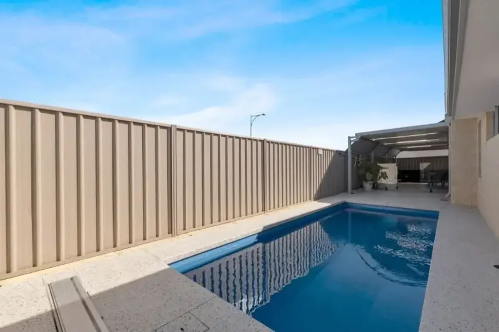 Karnup 4ਬੈੱਡਰੂਮ Poolside living at its finest!
