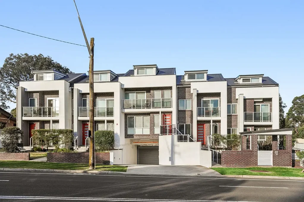 Asquith 2 Bedroom Contemporary two storey townhouse in the heart of Asquith