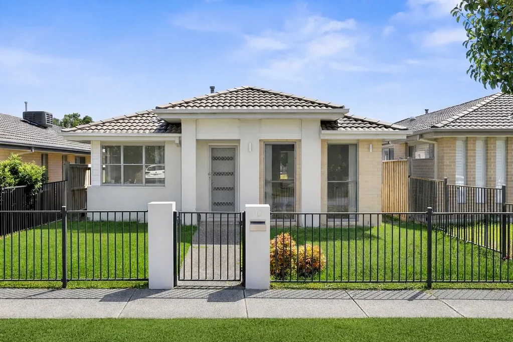 10 Tia Street, Clyde North, VIC 3978