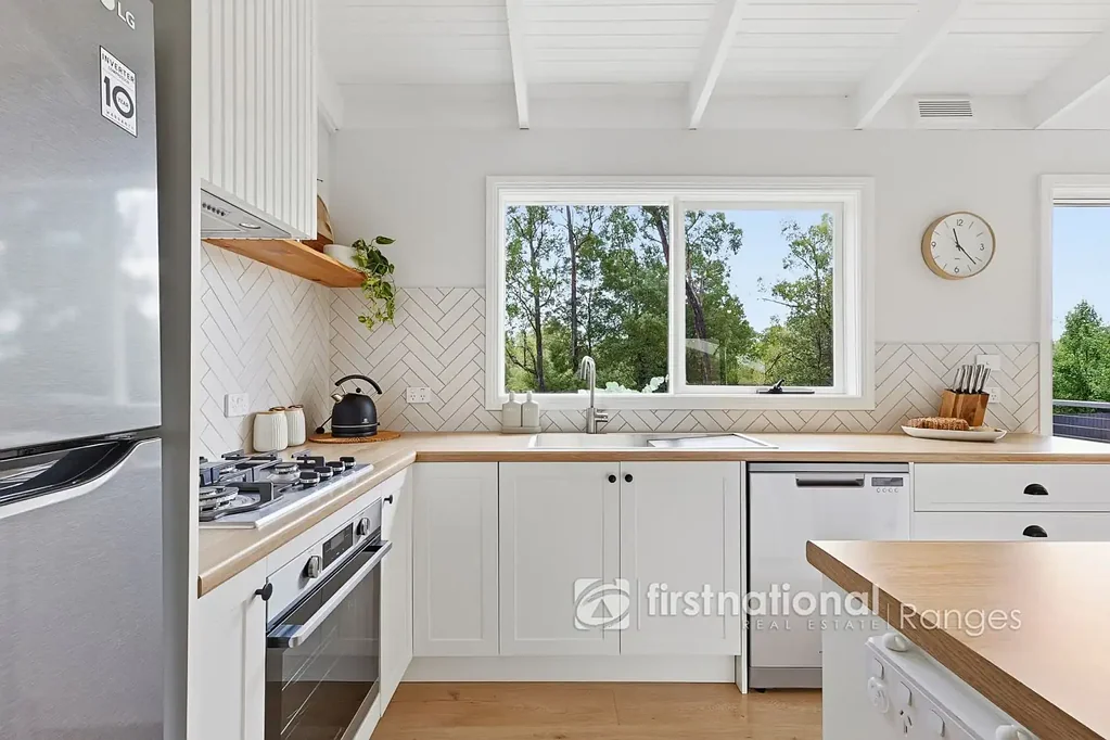 39 First Avenue, Cockatoo, VIC 3781