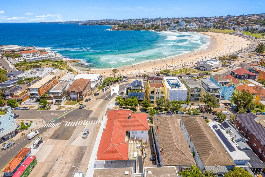 North Bondi 10Zimmer Mixed Use Iconic Landmark Investment - 6 Residential Apartments & 4 Retail, Offered in One Line with Development Potential (STCA).