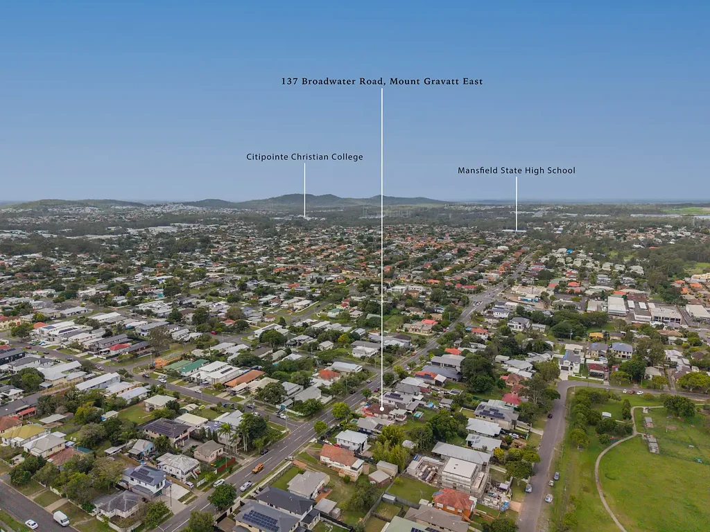MANSFIELD HIGH CATCHMENT AREA - CENTRAL LOCATION, 3 AIR CONDITIONERS, HUGE DECK OVERLOOKING FENCED YARD