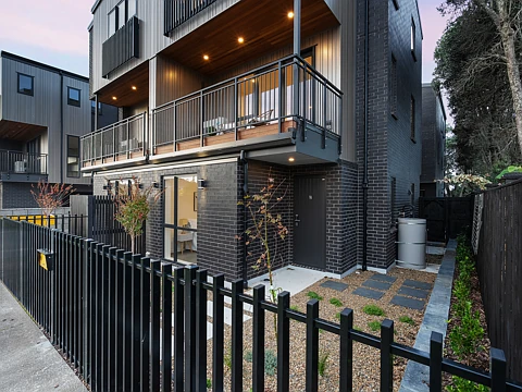 Point Chevalier 3房  Modern Living, Unbeatable Location
