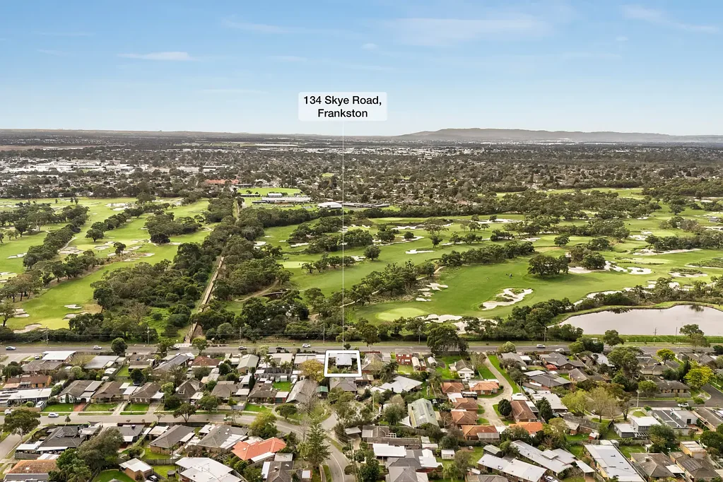 Frankston 3chambre Unrivalled Potential with Sweeping Golf-Course Views