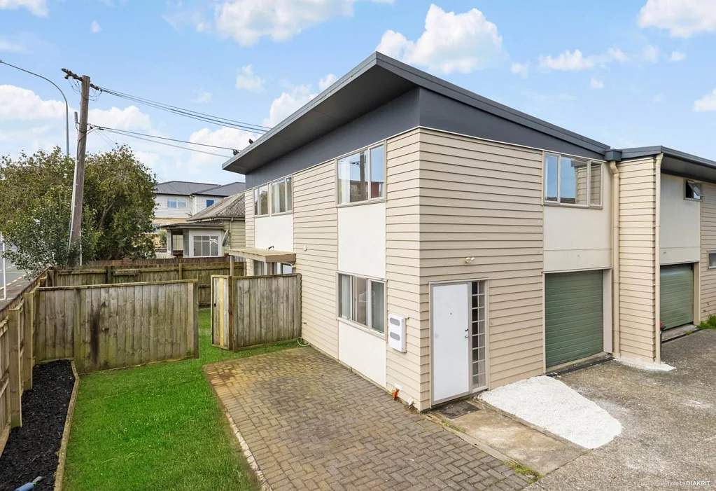 Low Maintenance Living in a Prime Location!