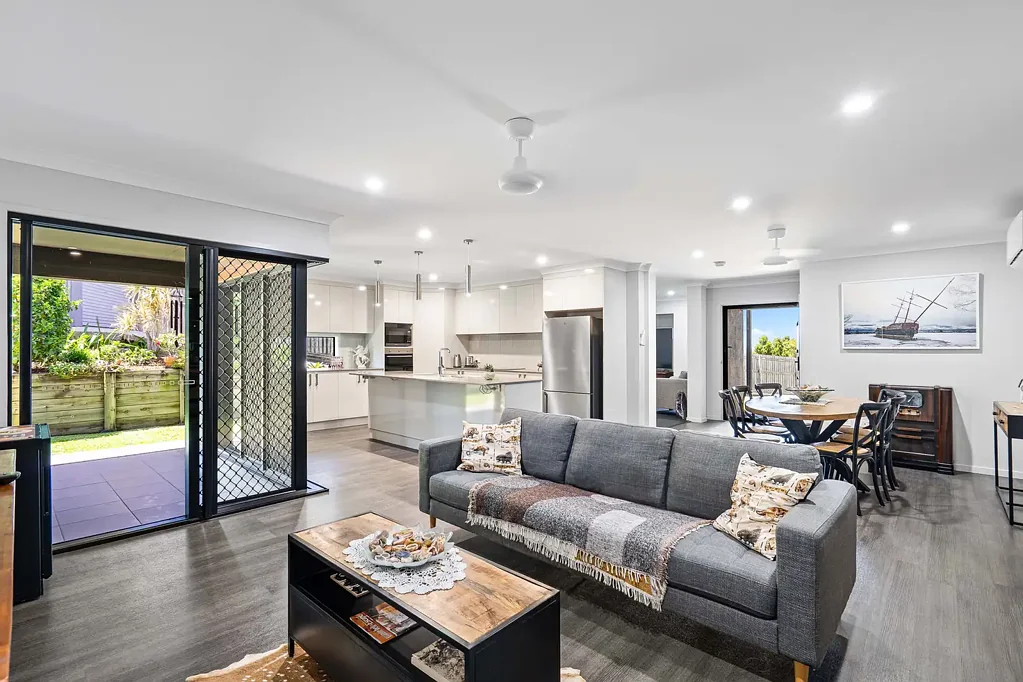 25 Azure Drive, Rural View, QLD 4740