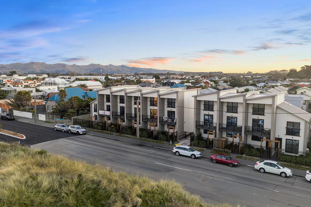 New Brighton 2房  Coastal Luxury Meets Modern Convenience