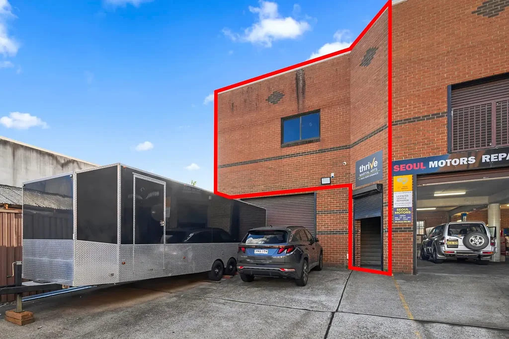 VERSATILE WAREHOUSE / COMMERCIAL SPACE - UPPER LEVEL - CONVENIENT BELMORE LOCATION