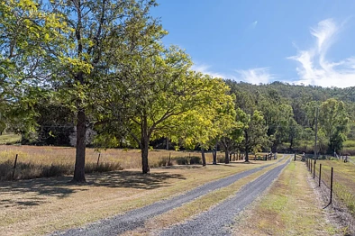 Upper Flagstone 4 Slaapkamer Rare Lifestyle Retreat - 13.76 acres with Bore & Adjoining Creek
