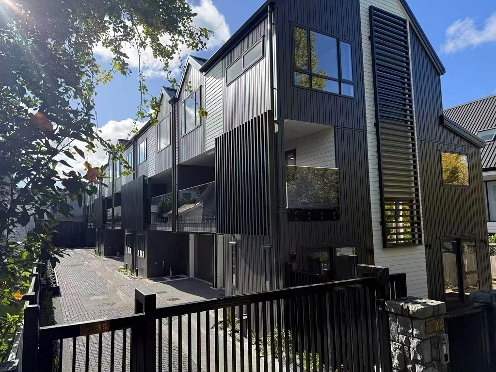 This is a stunning 4 bedrooms house in Royal Oak