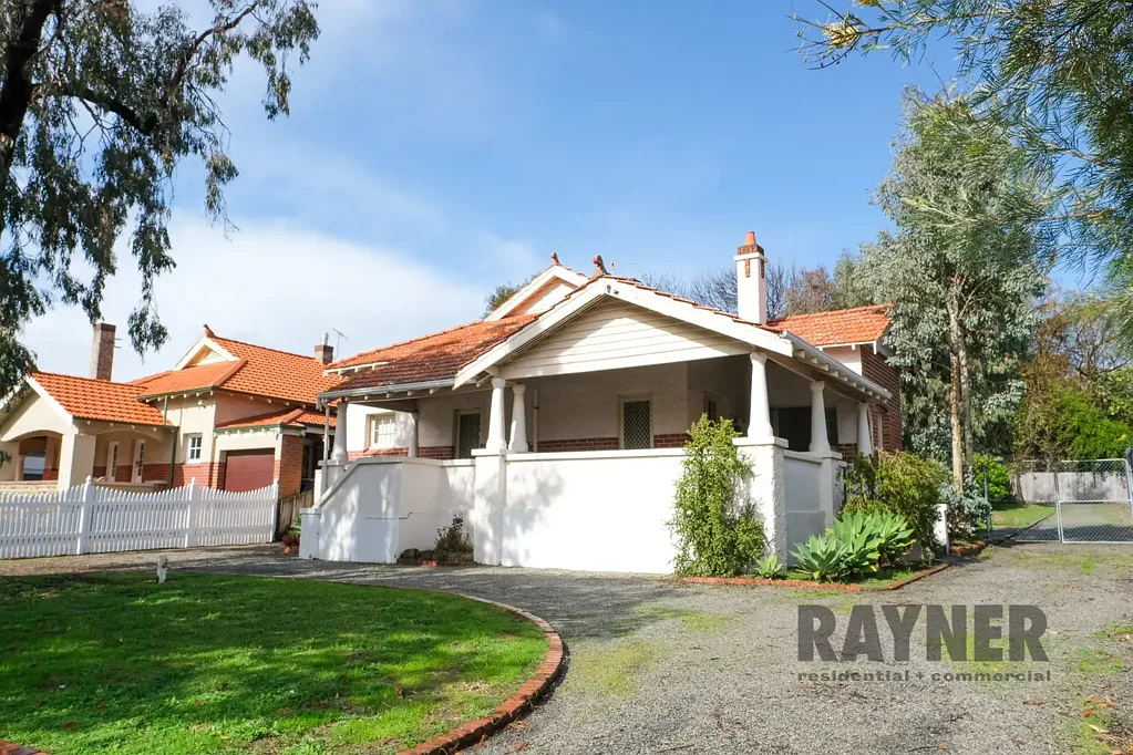 Sought After Location- School & Uni Pocket