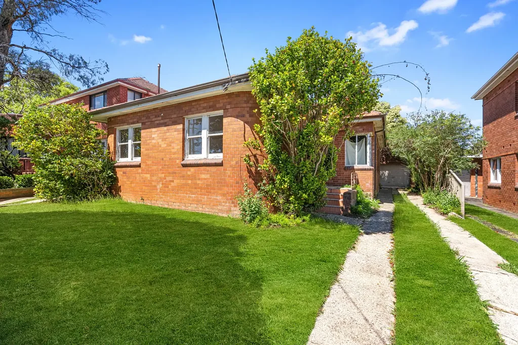 Penshurst 3房 双砖住宅，潜力无限 Double Brick Home with Endless Potential