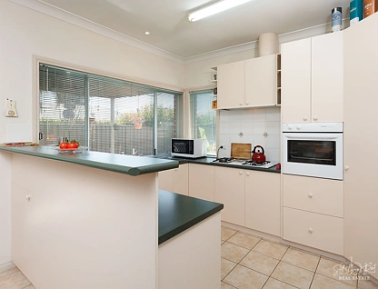 284B BEECHWORTH ROAD, Wodonga, VIC 3690, 3房, 1浴, 城市屋