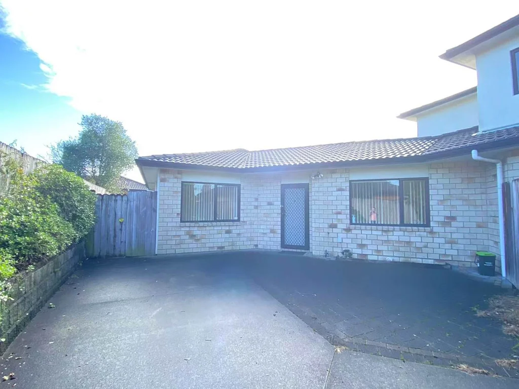 Three Bedroom Family House In Botany Downs Sec...