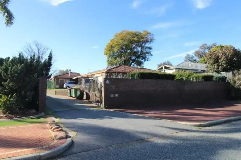 Bassendean 5 Bedroom Unique investment opportunity.
