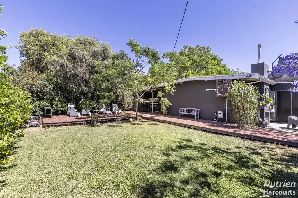 East Side 6房  Great Location, Huge Potential!