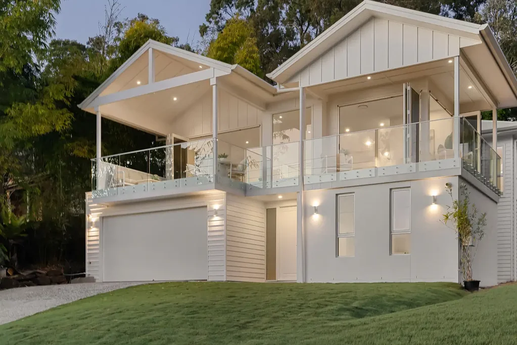 Bilambil Heights 4房  Architectural Waterfront Luxury with Elevated Coastal Living