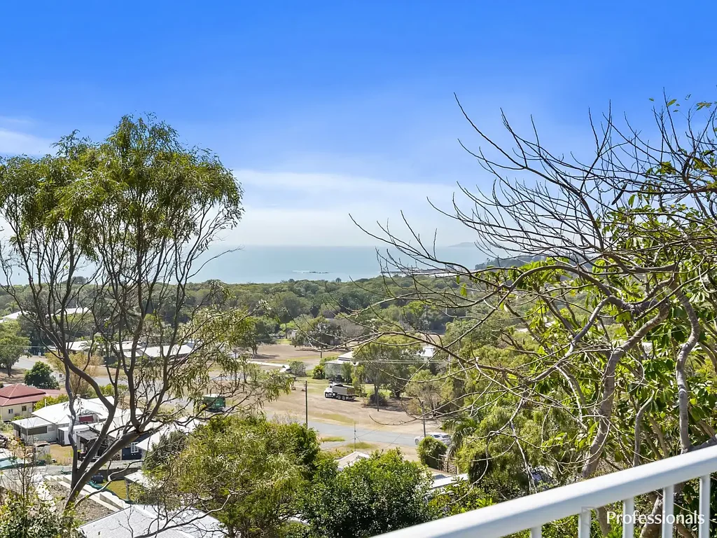 Emu Park 4Kwarto Elevated, Private & Secluded – Panoramic Ocean Views & Room for the Boat & Caravan