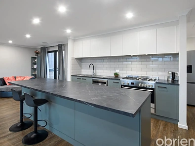 Iba Pa - 19 Timbertop Crescent, Drouin, VIC 3818