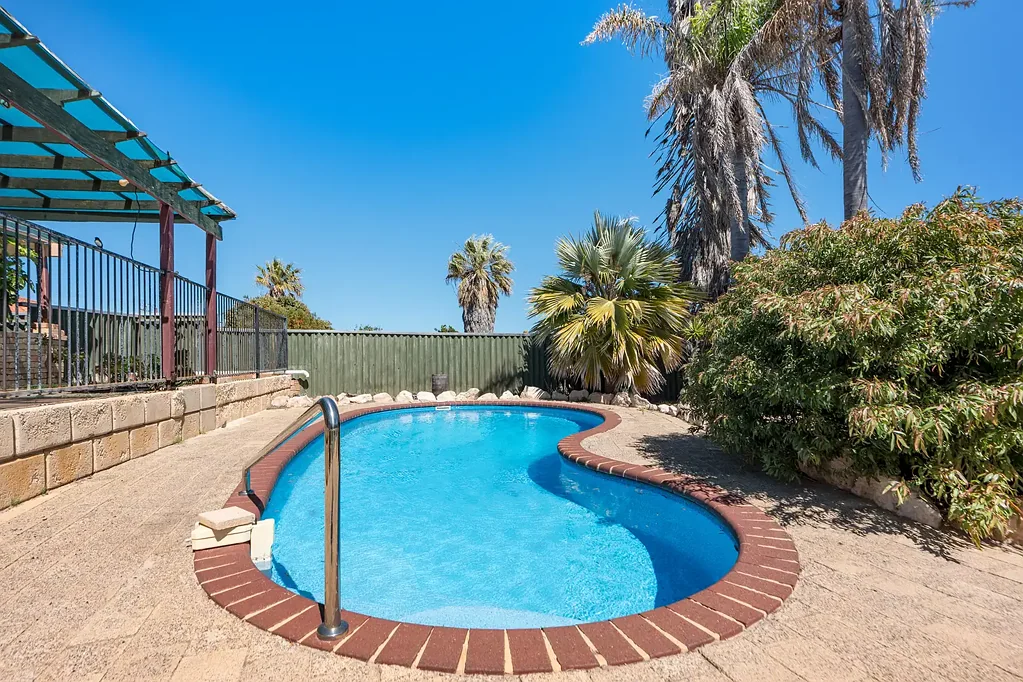 Mount Tarcoola 4कमरा NOW SELLING - 4x2 FAMILY HOME WITH POOL MOUNT TARCOOLA