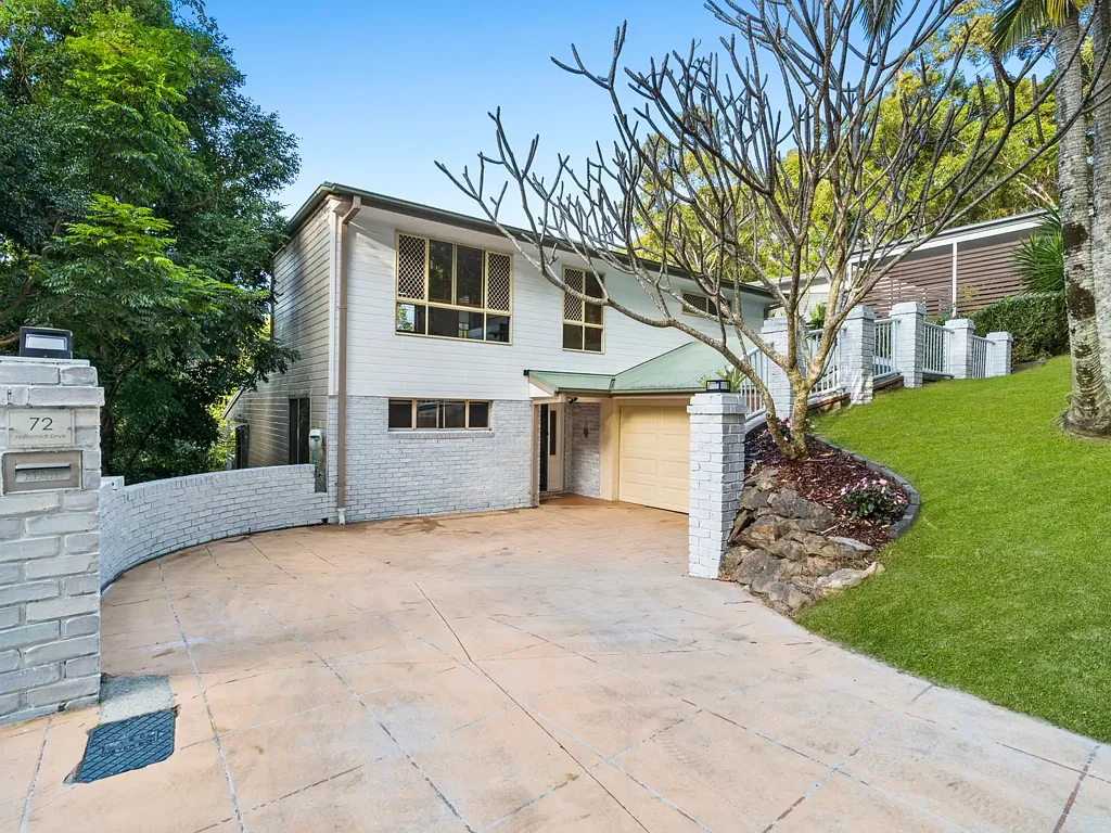 Currumbin Waters 4कमरा Owners need to downsize- huge house, with dual livinig