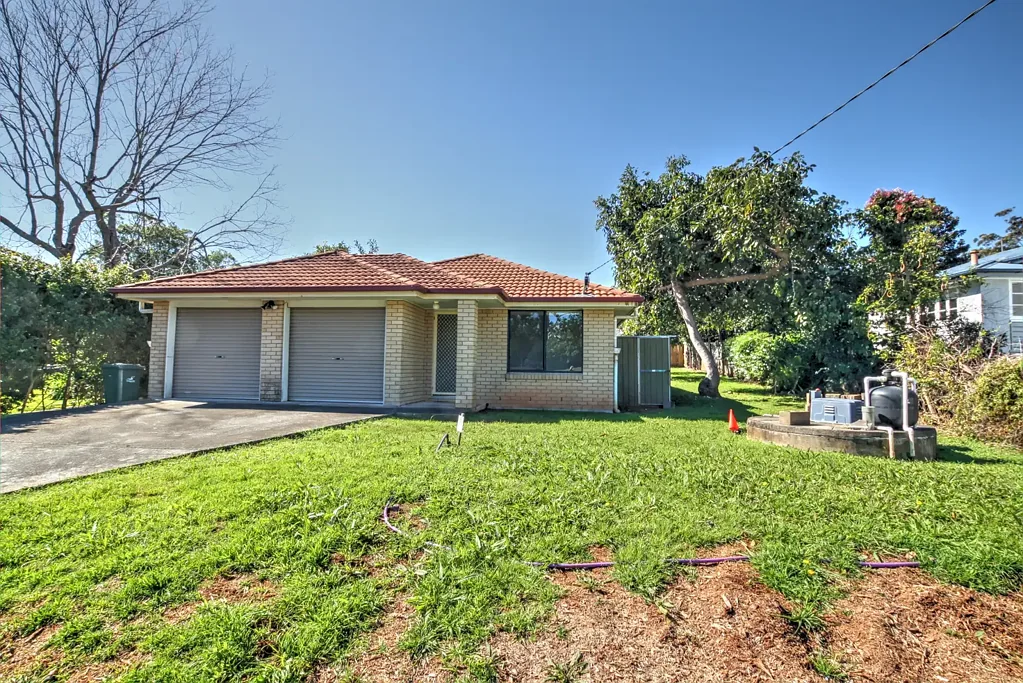 Comfortable Family Home Opposite Parkland