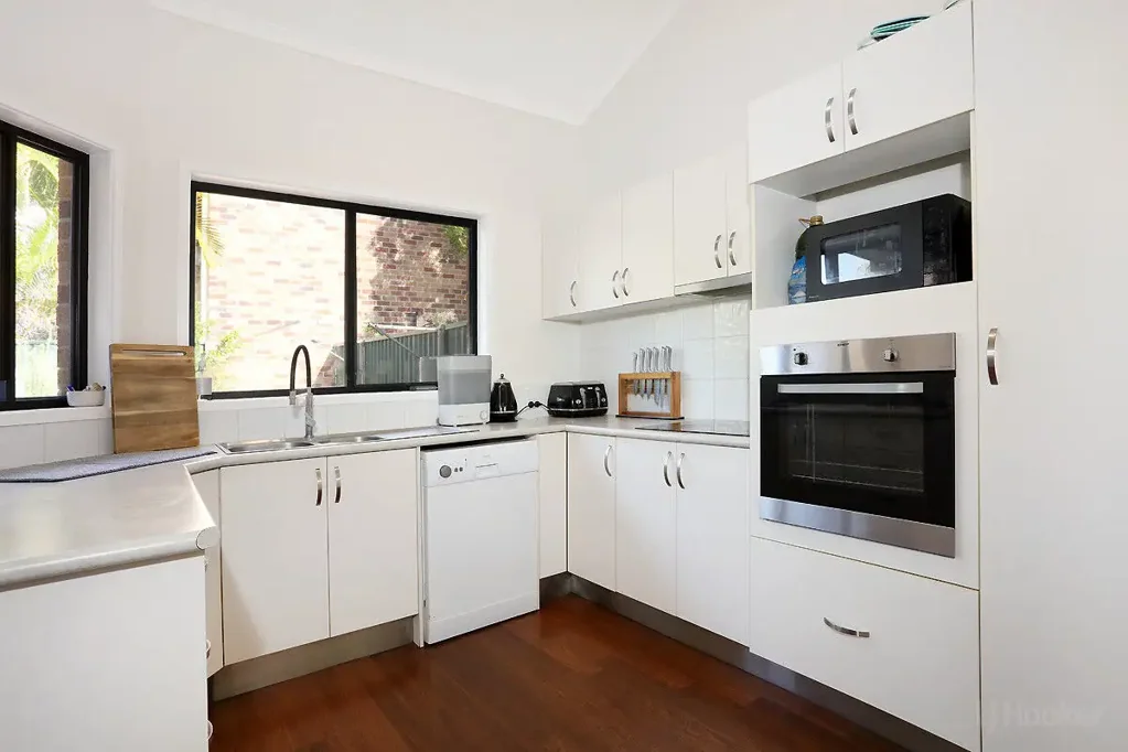 Coombabah 3房  A Sleek Townhouse Set Within the Popular Cranbrook Complex