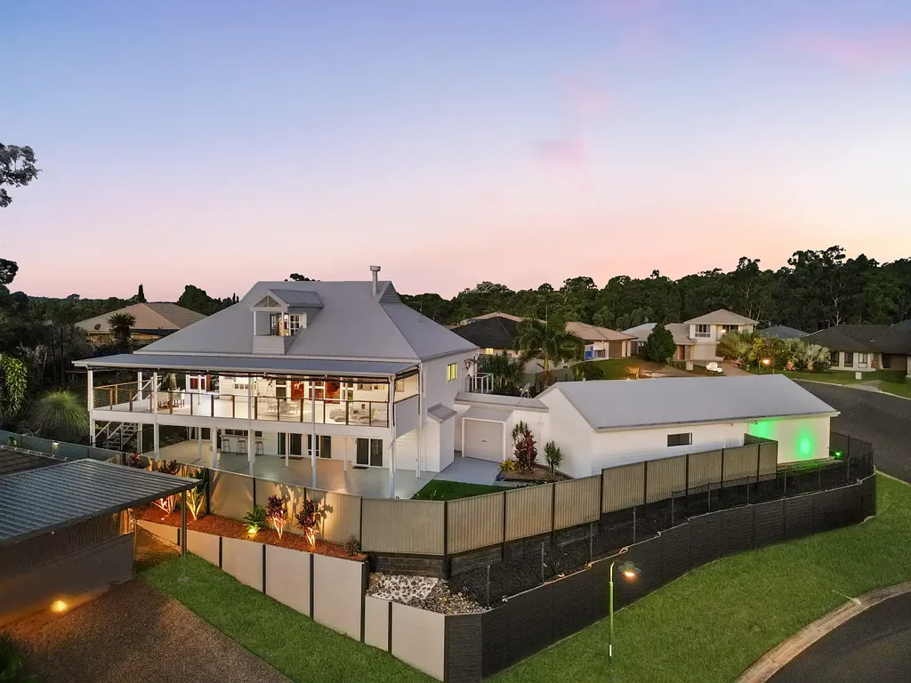 Gilston 7 Bedroom Dual-Living Opportunity With Hinterland Views - 2 Carmel Close