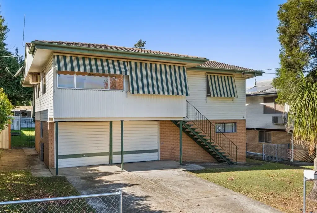 Acacia Ridge 3房 宽敞三卧 便捷交通 宽敞后院 双车库安全 地板抛光 PRIME LOCATION - INVEST OR MOVE-IN