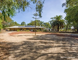 415 King Drive, Woodridge