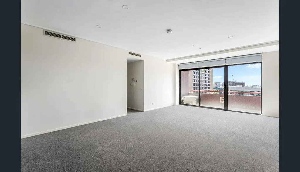 Spacious 2 bedroom in the Paramount Complex