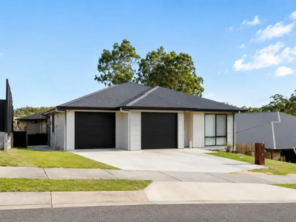 Collingwood Park 4ਬੈੱਡਰੂਮ TWO INCOMES. ONE TITLE. ZERO BODY CORP. NOW THIS IS INTERESTING.