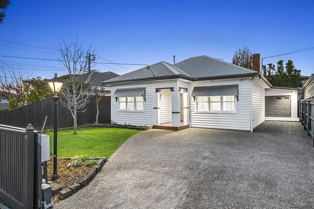 Oakleigh 4房 经过精心翻修的家庭娱乐天堂 Extensively Renovated Family Entertainer’s Haven