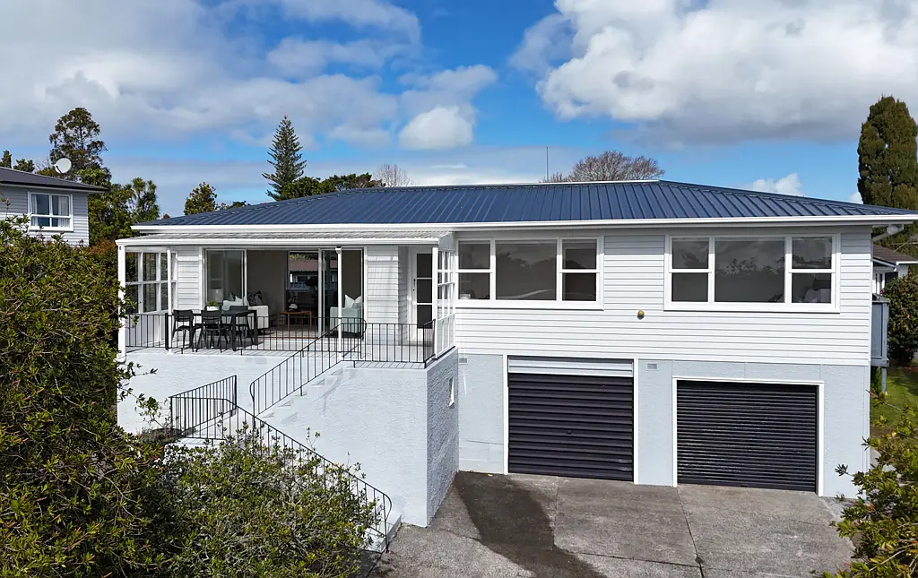 Te Atatu South 3غرفة نوم New Roof, Freehold and Fabulous!