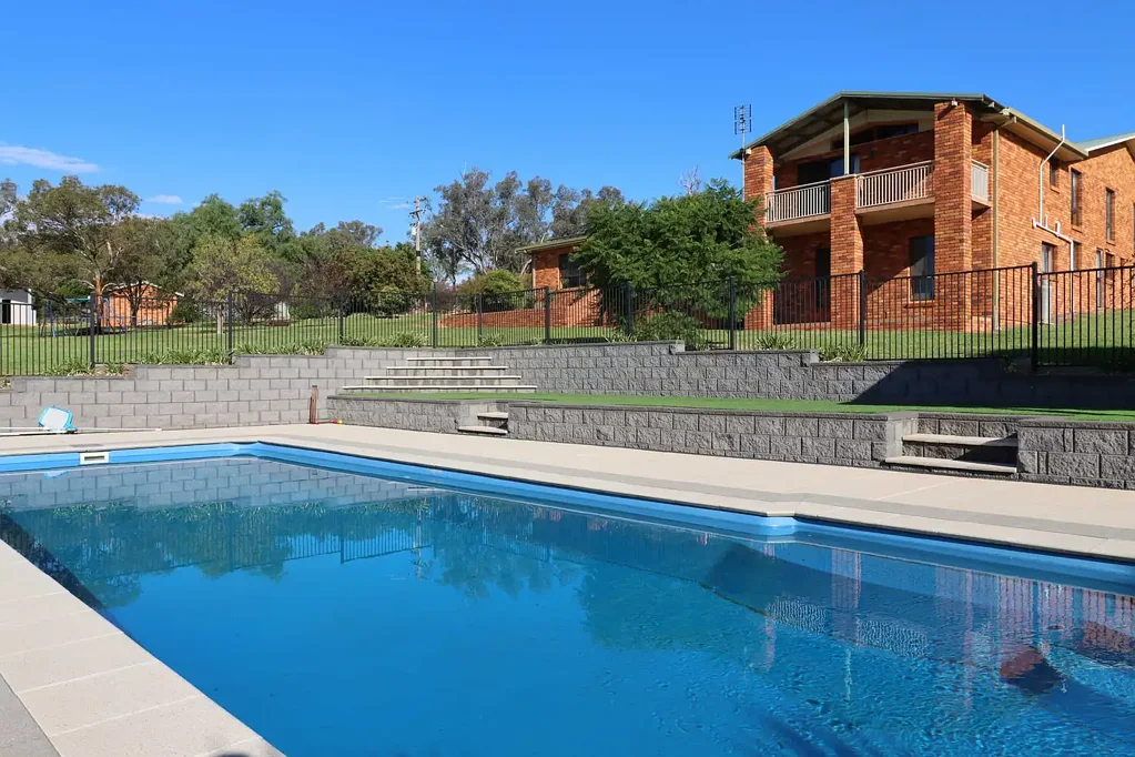 Grenfell Rural lifestyle, large family home, residential flat & development potential